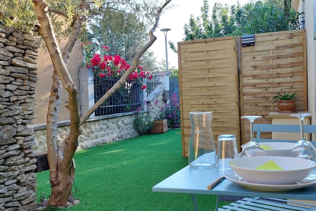 Gite De L'Olivier, Classe, Climatise, Jardin Avec Parking Gratuit Devant Le Logement Et A 5 Minutes Du Centre-Ville A Pied L'Isle-sur-la-Sorgue Exterior photo