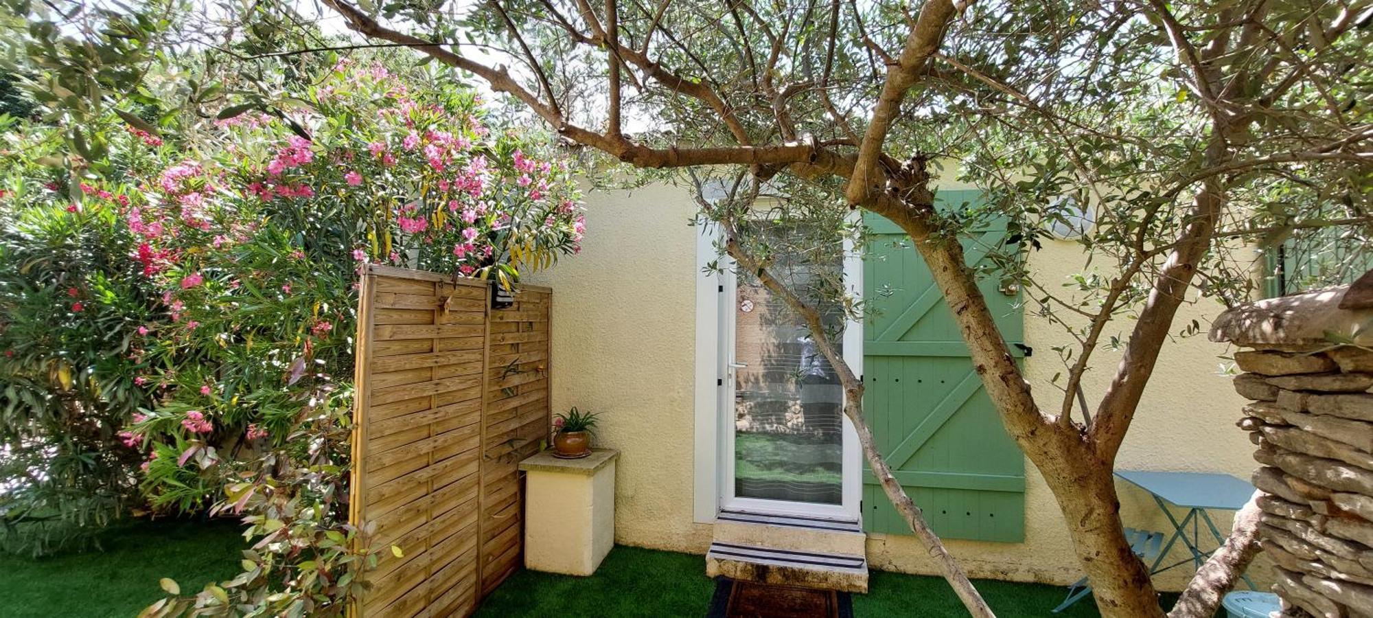 Gite De L'Olivier, Classe, Climatise, Jardin Avec Parking Gratuit Devant Le Logement Et A 5 Minutes Du Centre-Ville A Pied L'Isle-sur-la-Sorgue Exterior photo